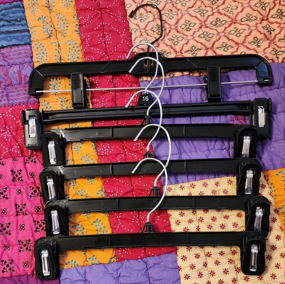 Bundle of 13 hangers